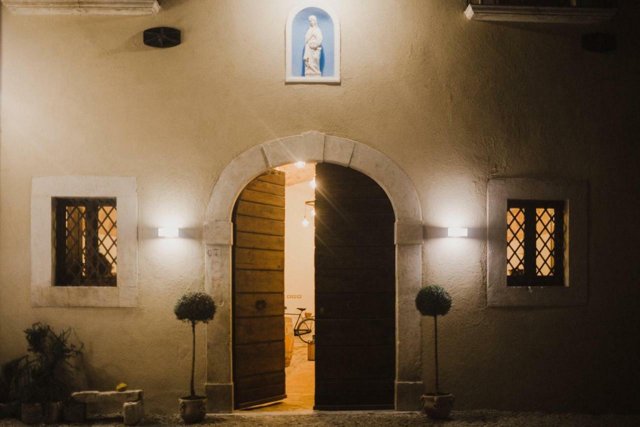Dimora Dell'Arte Hotel Navelli Bagian luar foto