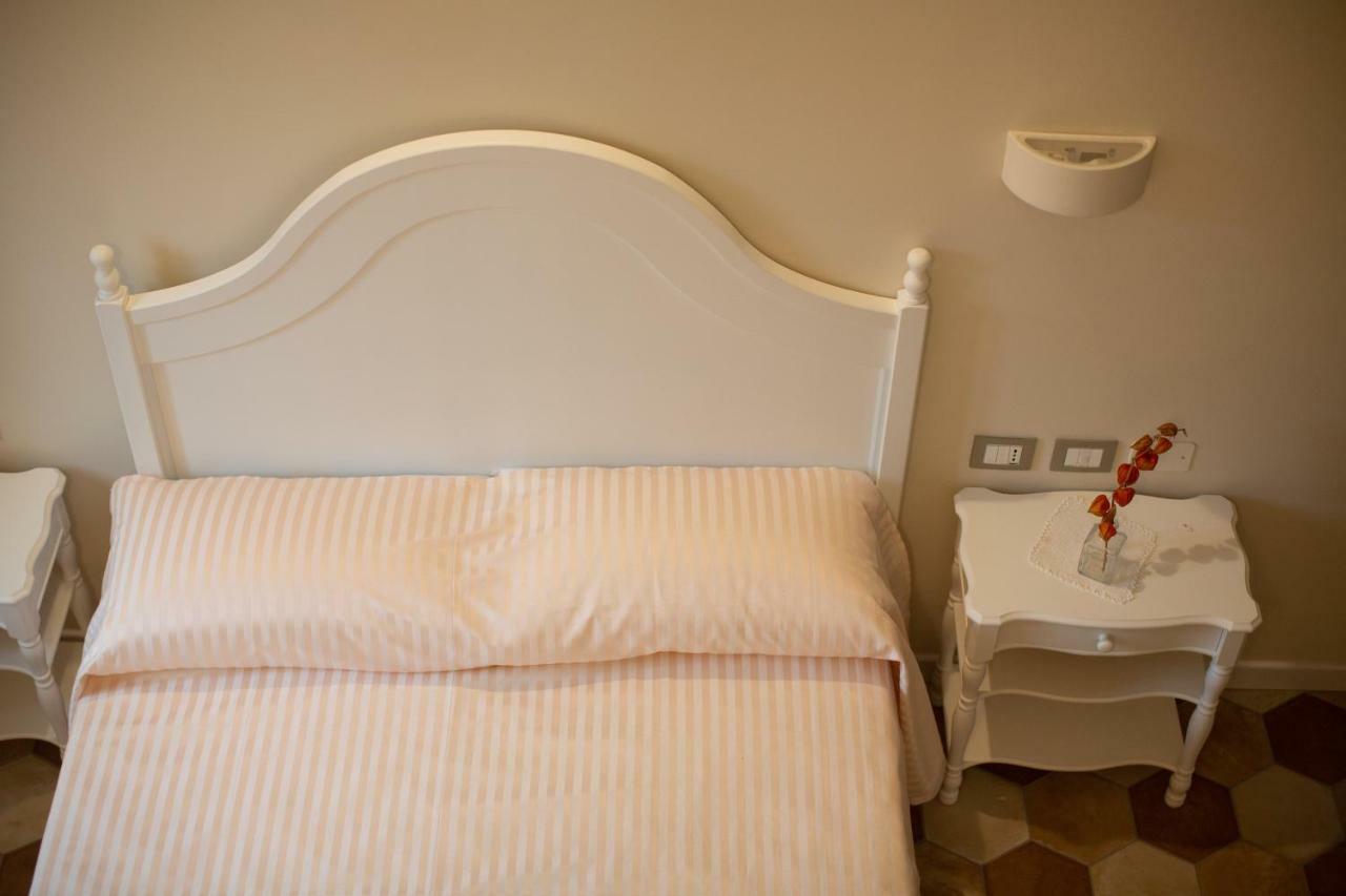 Dimora Dell'Arte Hotel Navelli Bagian luar foto