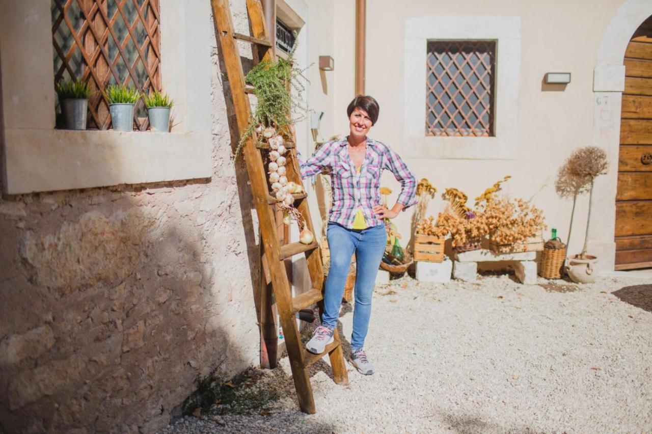 Dimora Dell'Arte Hotel Navelli Bagian luar foto